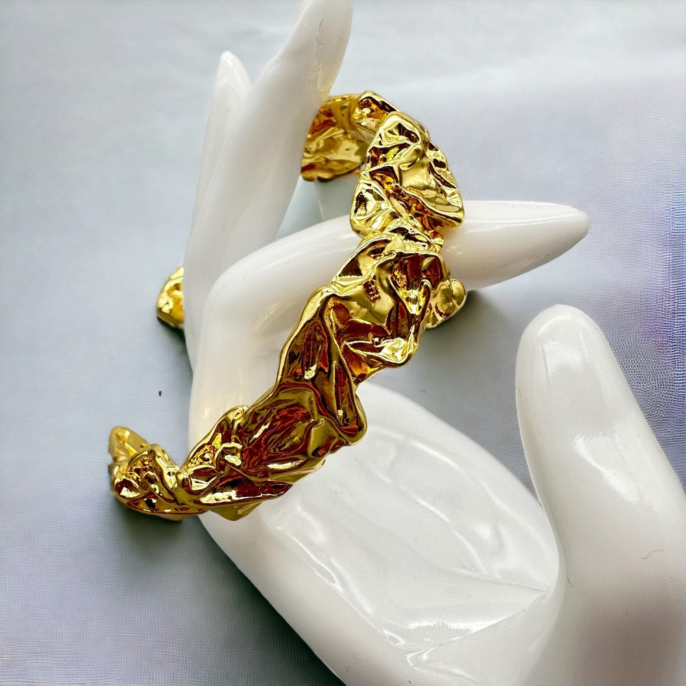 AMBER SCEATS Emery Bracelet Crushed Metal 24kt Gold Plating-NEW - Picture 2 of 7